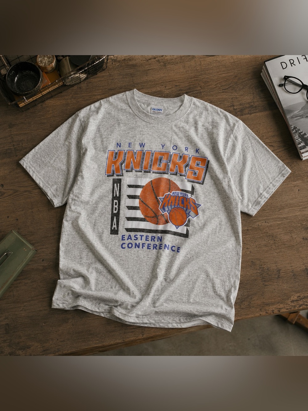 Gildan New York Knicks Ash Gray Short Sleeve Graphic Tee